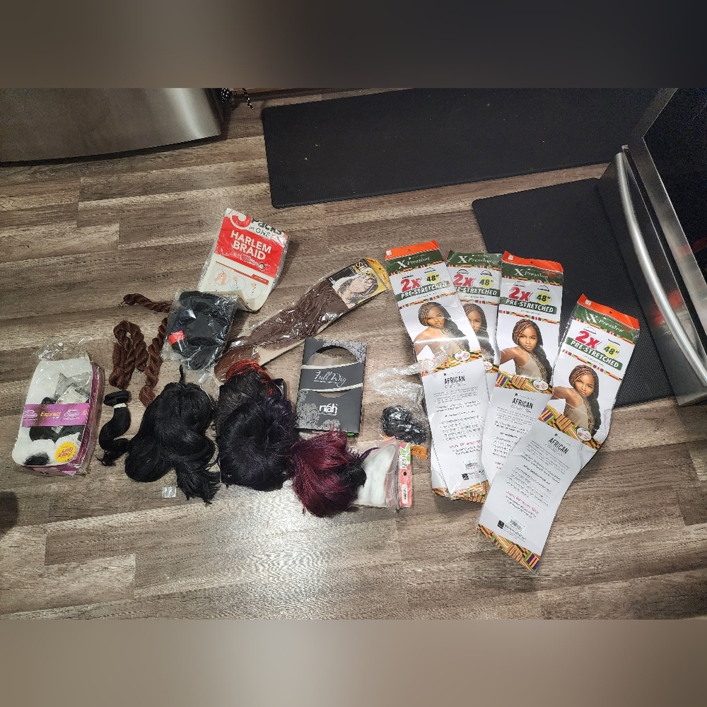 Wigs and hair extentions lot